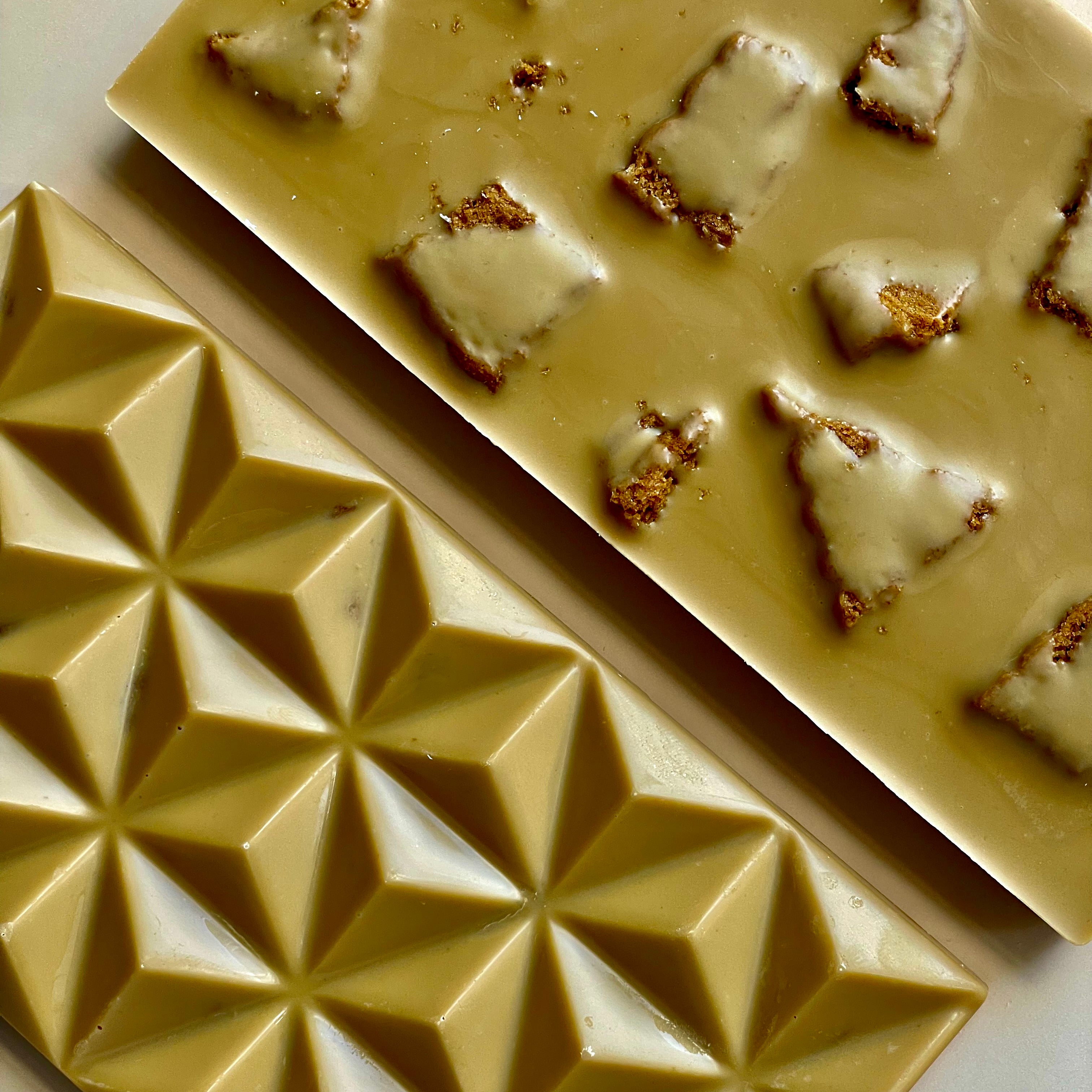 Karamellišokolaad küpsisetükkidega